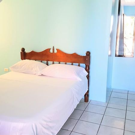 Sea Breeze Guest House Belize City Exteriör bild