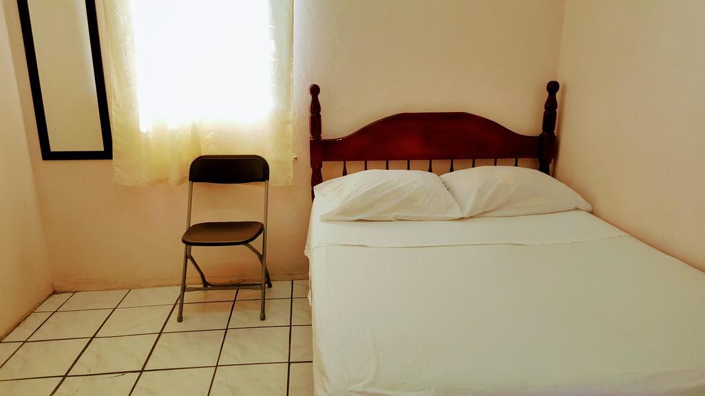 Sea Breeze Guest House Belize City Exteriör bild