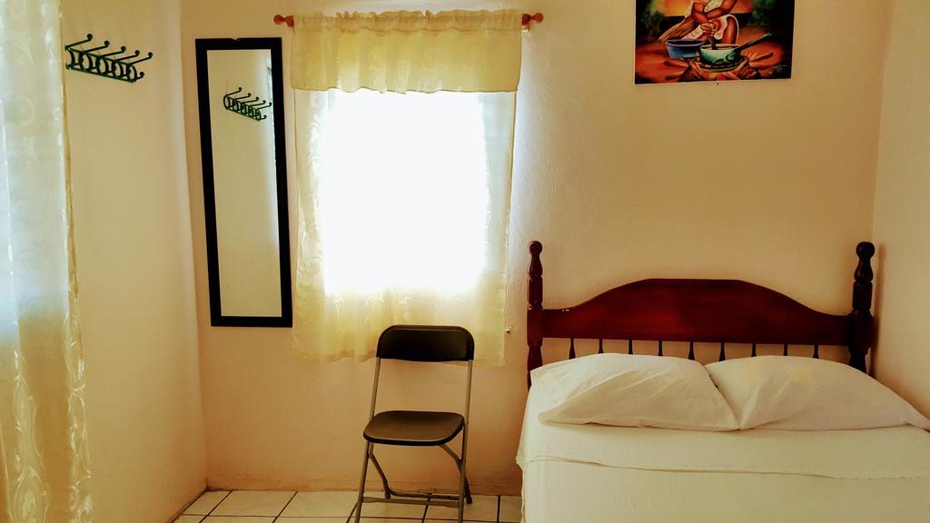Sea Breeze Guest House Belize City Exteriör bild