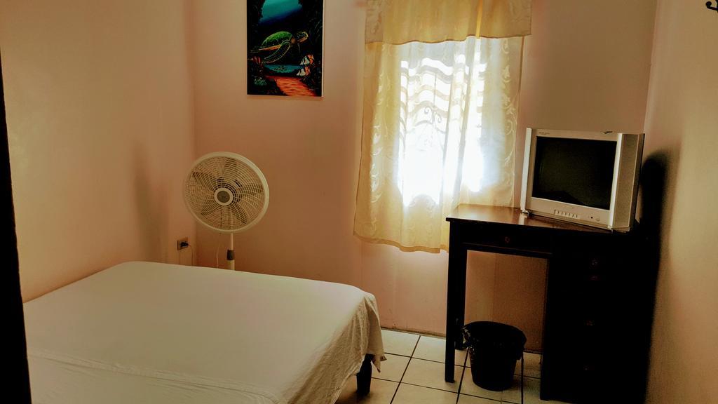 Sea Breeze Guest House Belize City Exteriör bild
