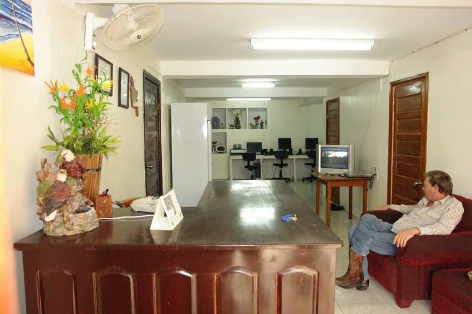 Sea Breeze Guest House Belize City Exteriör bild