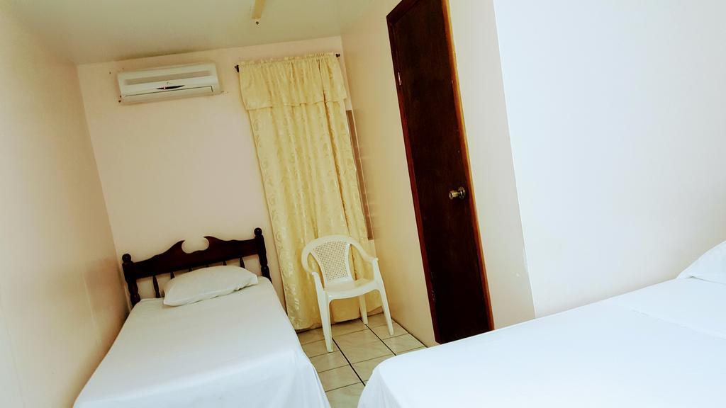 Sea Breeze Guest House Belize City Exteriör bild