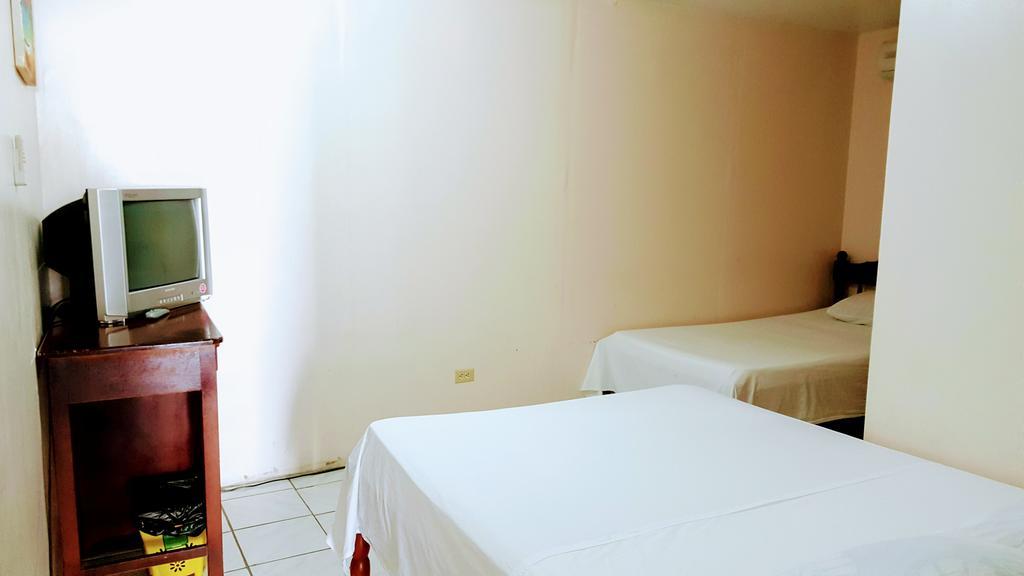 Sea Breeze Guest House Belize City Exteriör bild