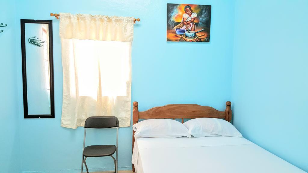 Sea Breeze Guest House Belize City Exteriör bild