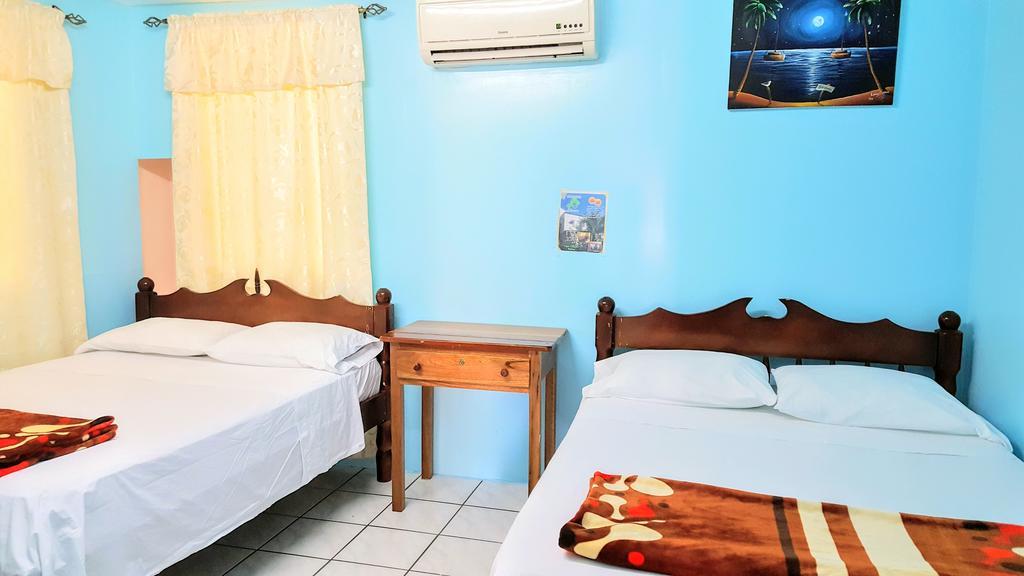 Sea Breeze Guest House Belize City Exteriör bild