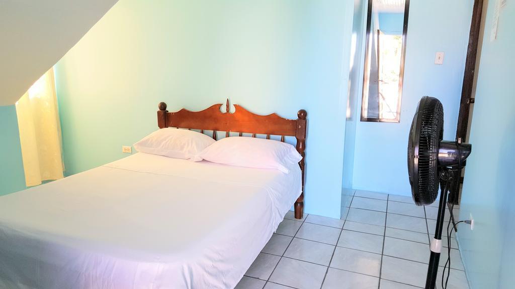 Sea Breeze Guest House Belize City Exteriör bild